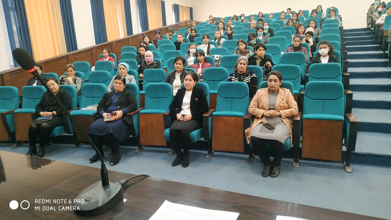 Namangan davlat universitet faollar zalida Pedagogika psixologiya fakulteti ayol oʻqituvchilari va talaba  qizlari oʻrtasida “Talaba- qizlarni milliy qadriyatlar asosida tarbiyalash” mavzusida davra suhbati oʻtkazildi.