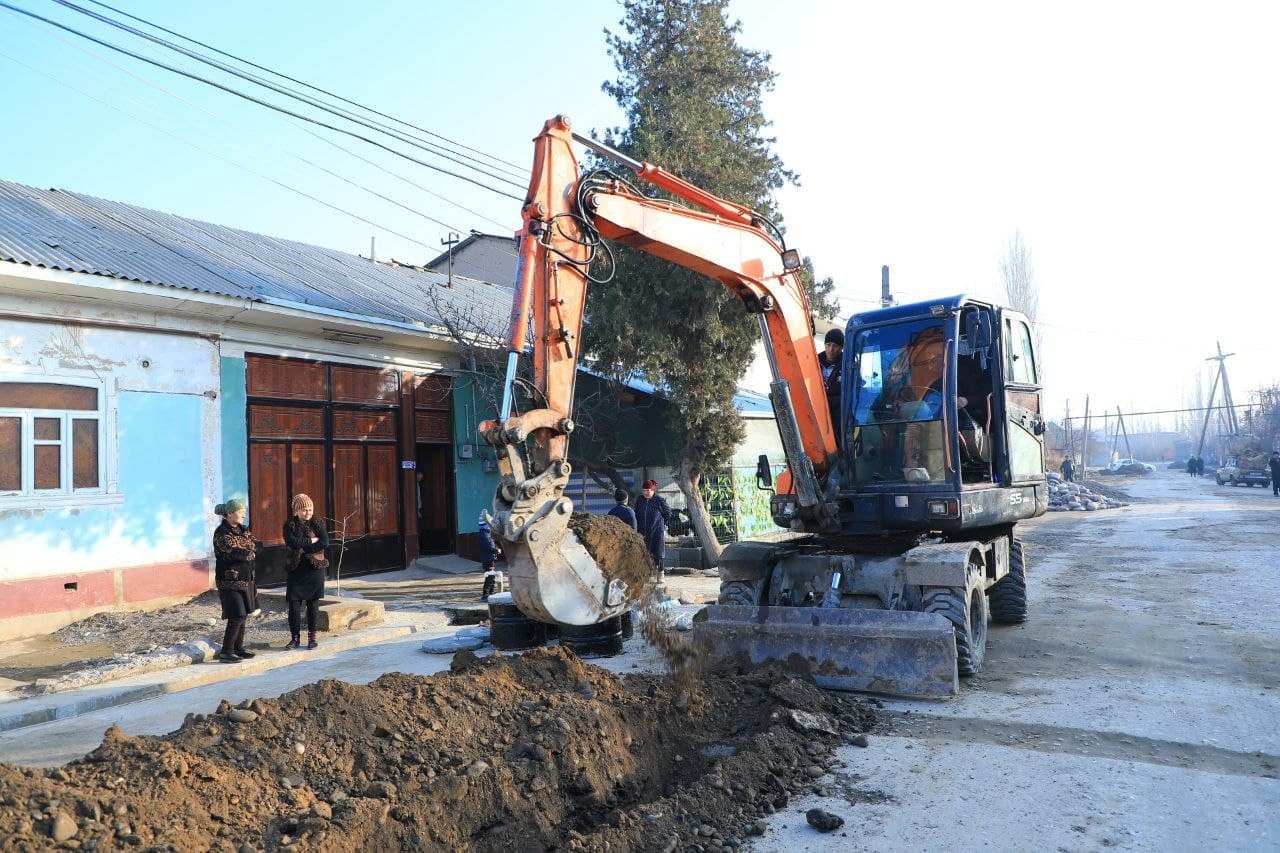 «Namangan suv taʼminoti» MCHJ tomonidan Uchqoʻrgʻon tumanining «Yoshlik» massivi hududida aholini ichimlik suvi bilan taʼminlash maqsadida qurilish-montaj ishlarini olib borilmoqda.