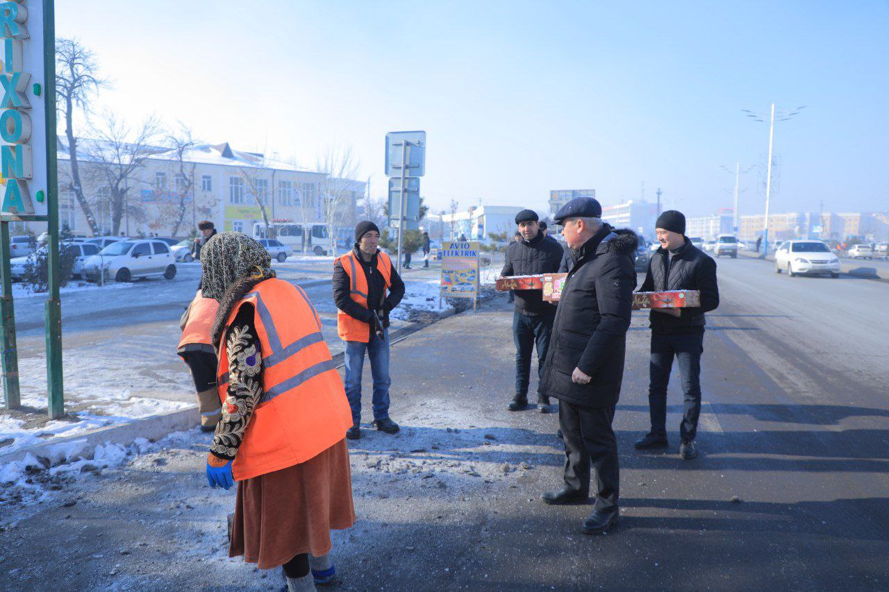 Namangan shahar hokimi Obodonlashtirish boshqarmasi xodimlariga qilayotgan xizmatlari uchun minnatdorchilik bildirildi.